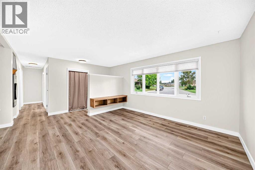 42 Rundlelawn Close NE