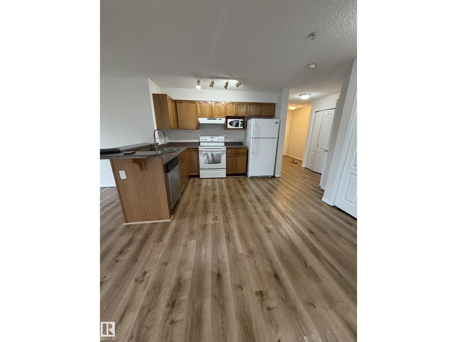 #104 8119 112 AV NW NW