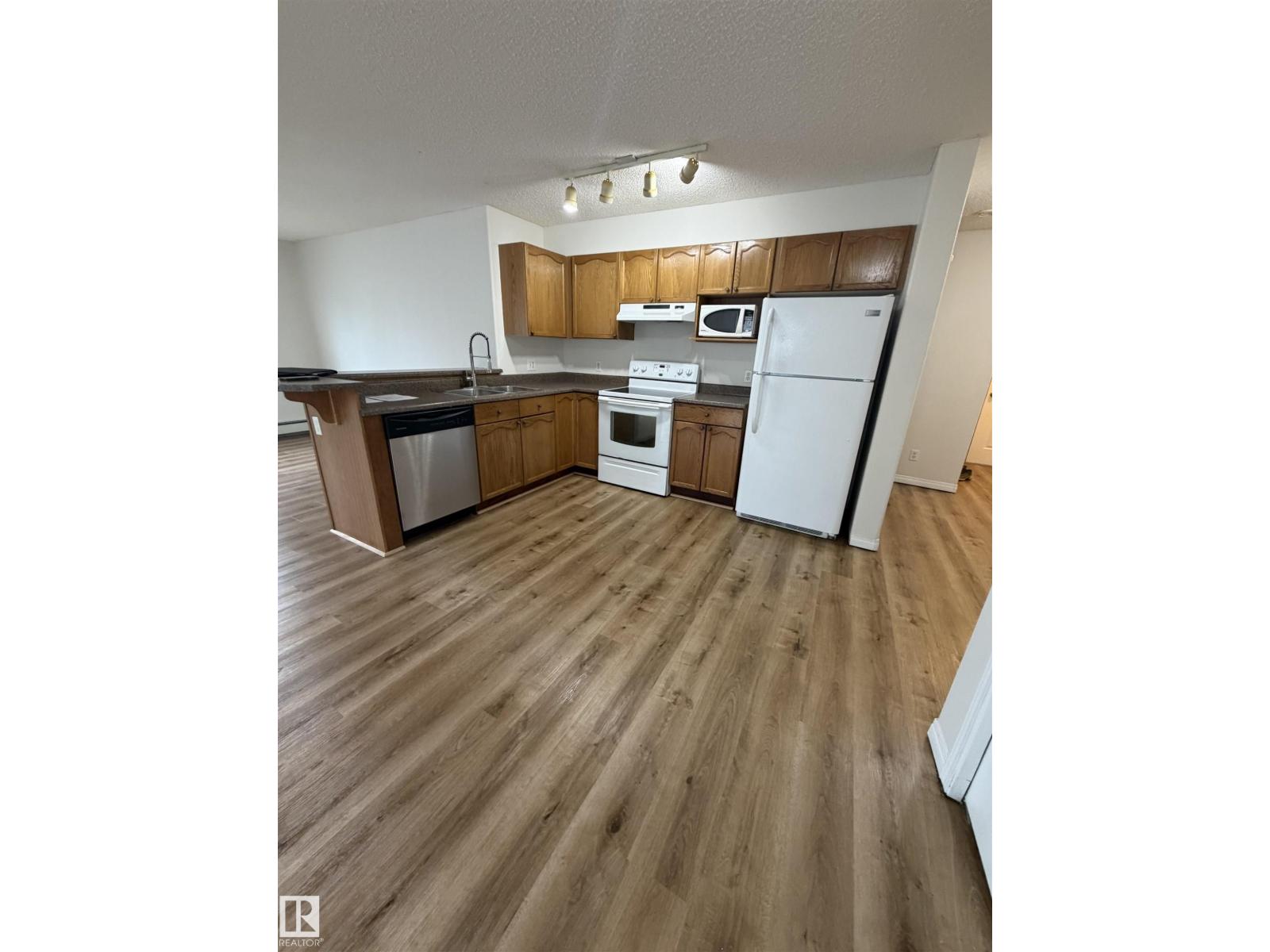 #104 8119 112 AV NW NW