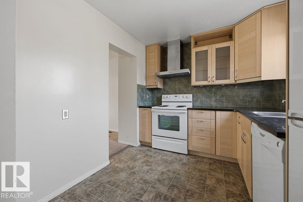 17429 77 AV NW