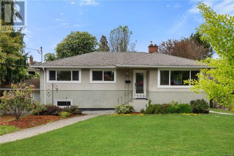 3588 Savannah Ave Saanich BC V8X1S7