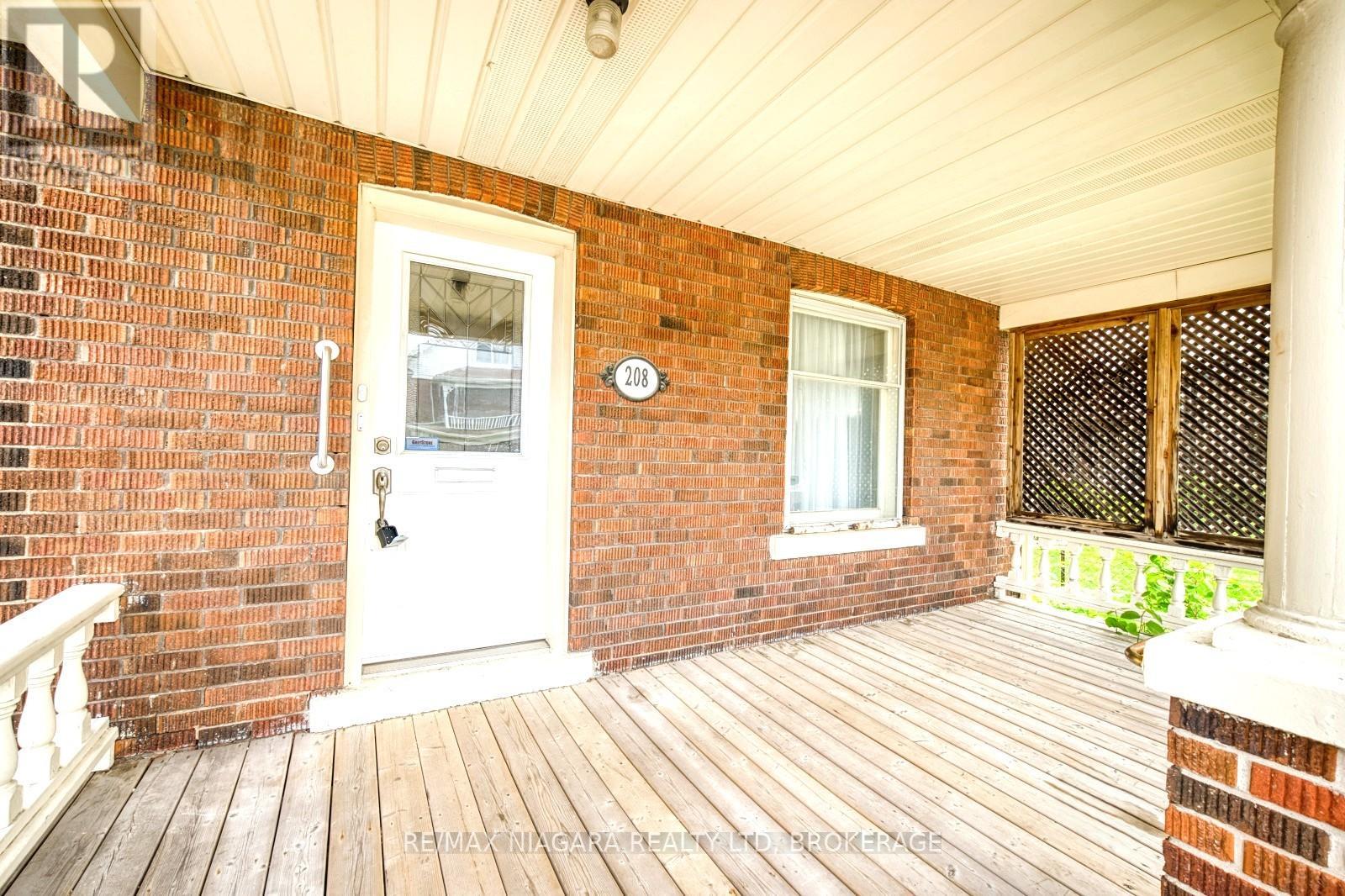 208 HELLEMS AVENUE