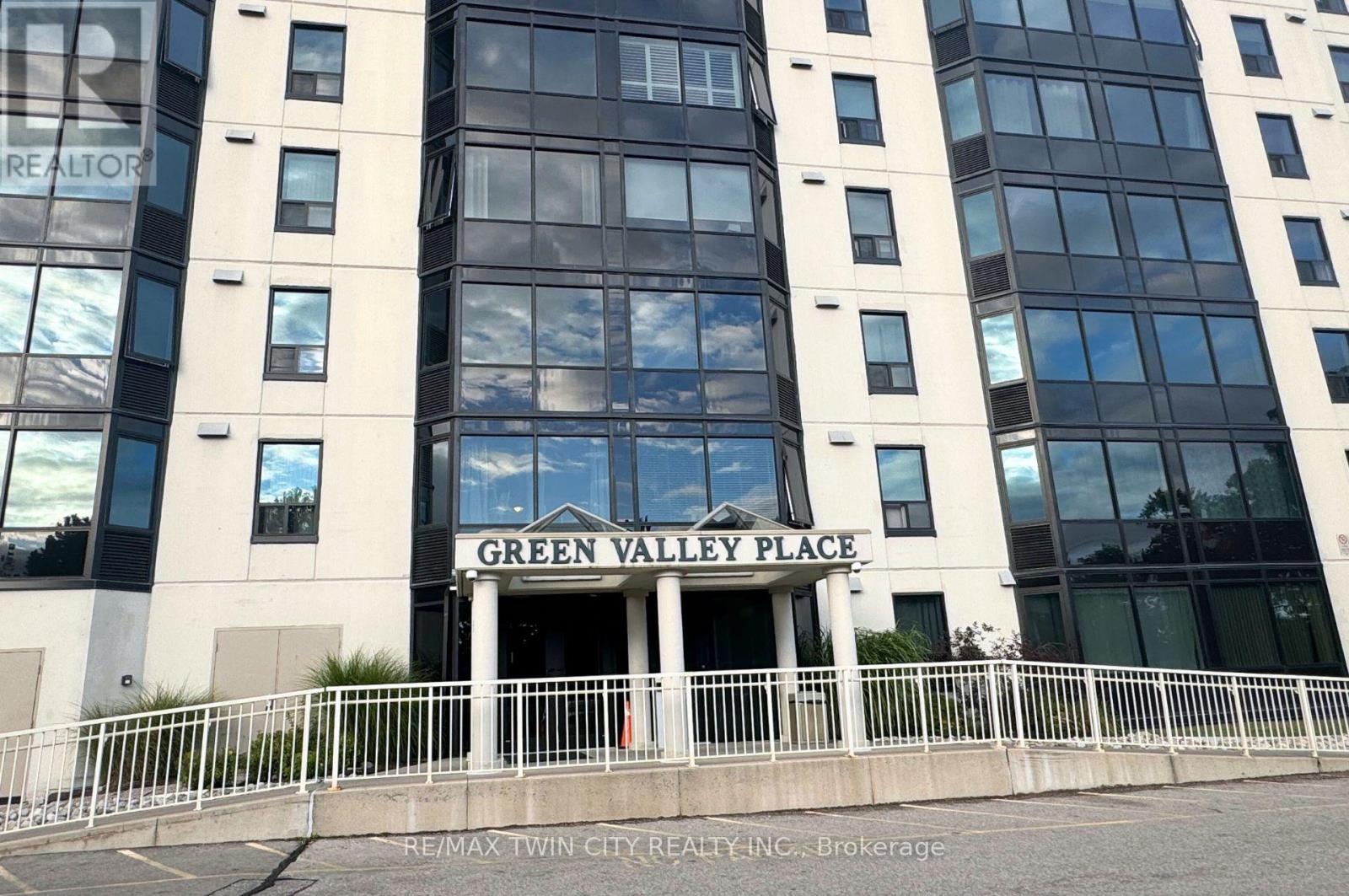 1605 - 35 GREEN VALLEY DRIVE