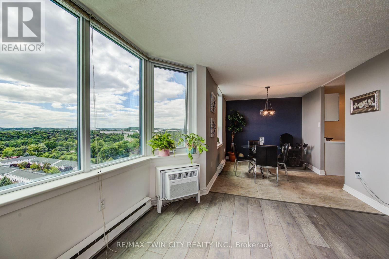 1605 - 35 GREEN VALLEY DRIVE