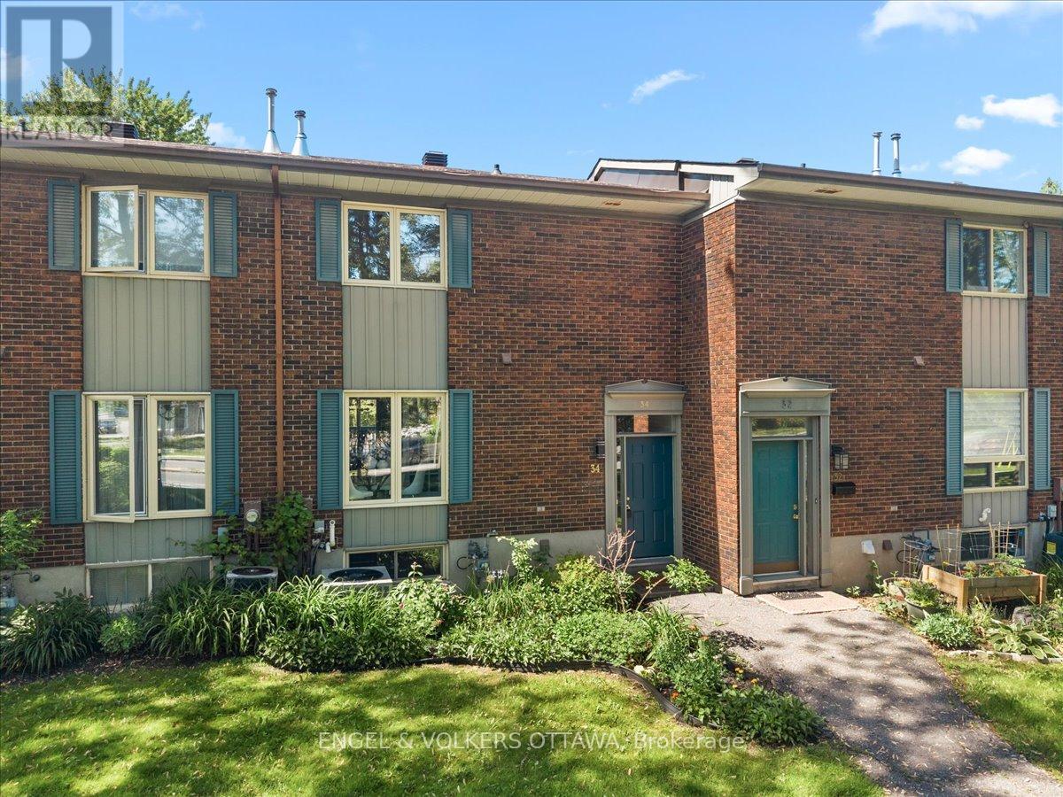 Photo 1 of 27 — 34 VIEWPOINTE PRIVATE, Ottawa, ON K1V1M5