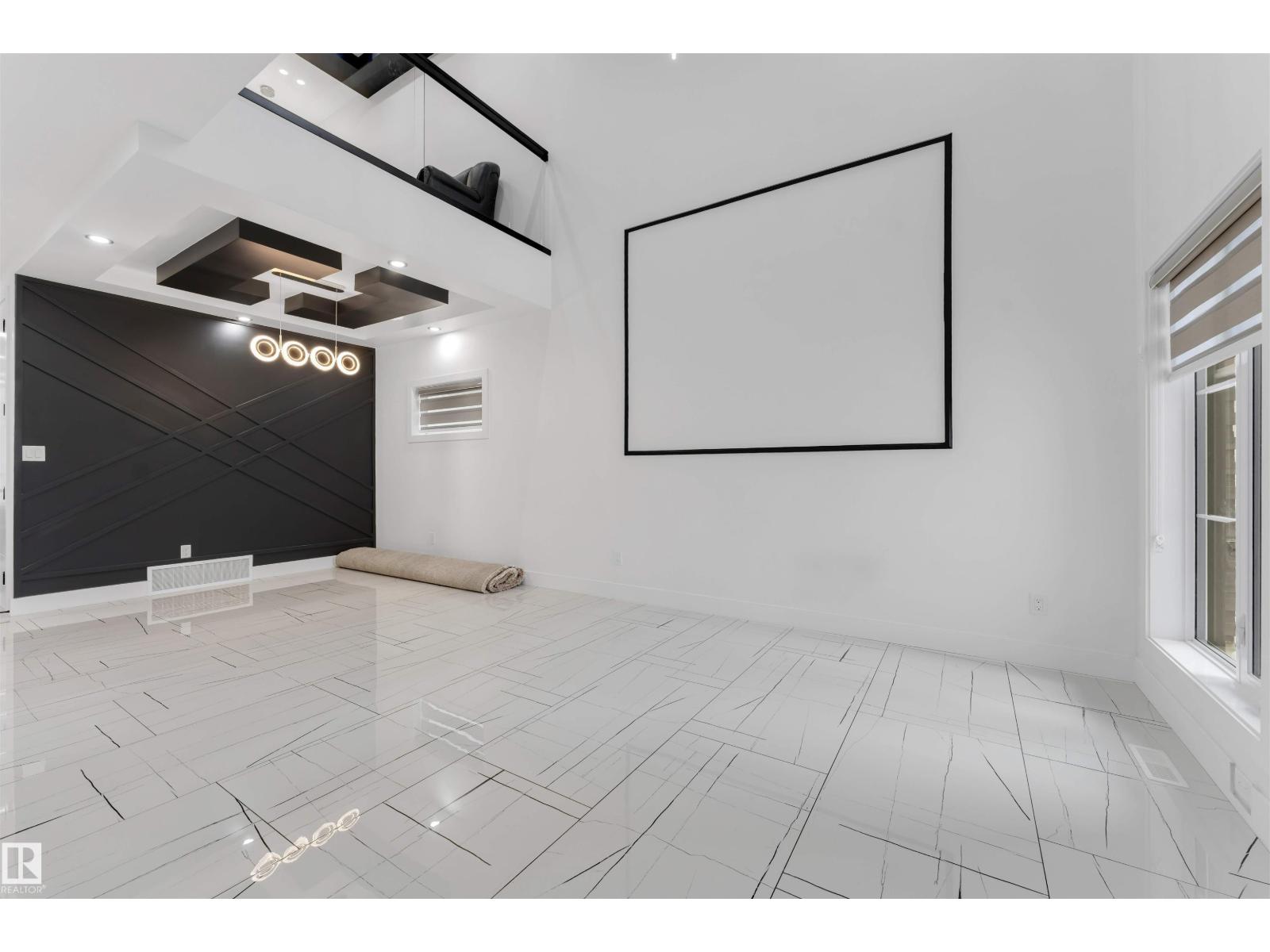 1827 17 AV NW