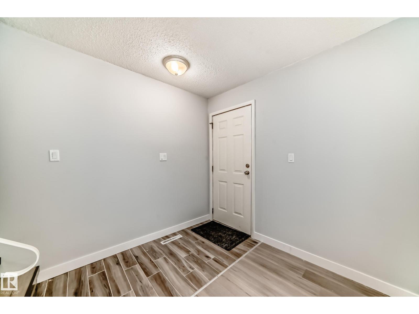 11811 44 ST NW