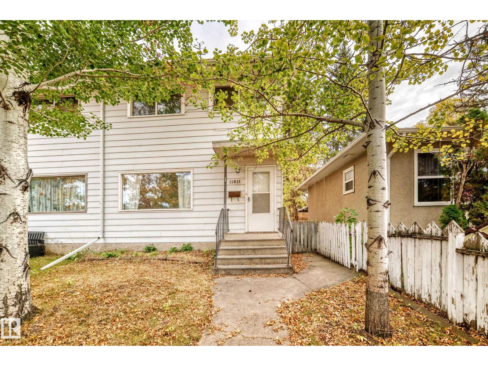 11811 44 ST NW