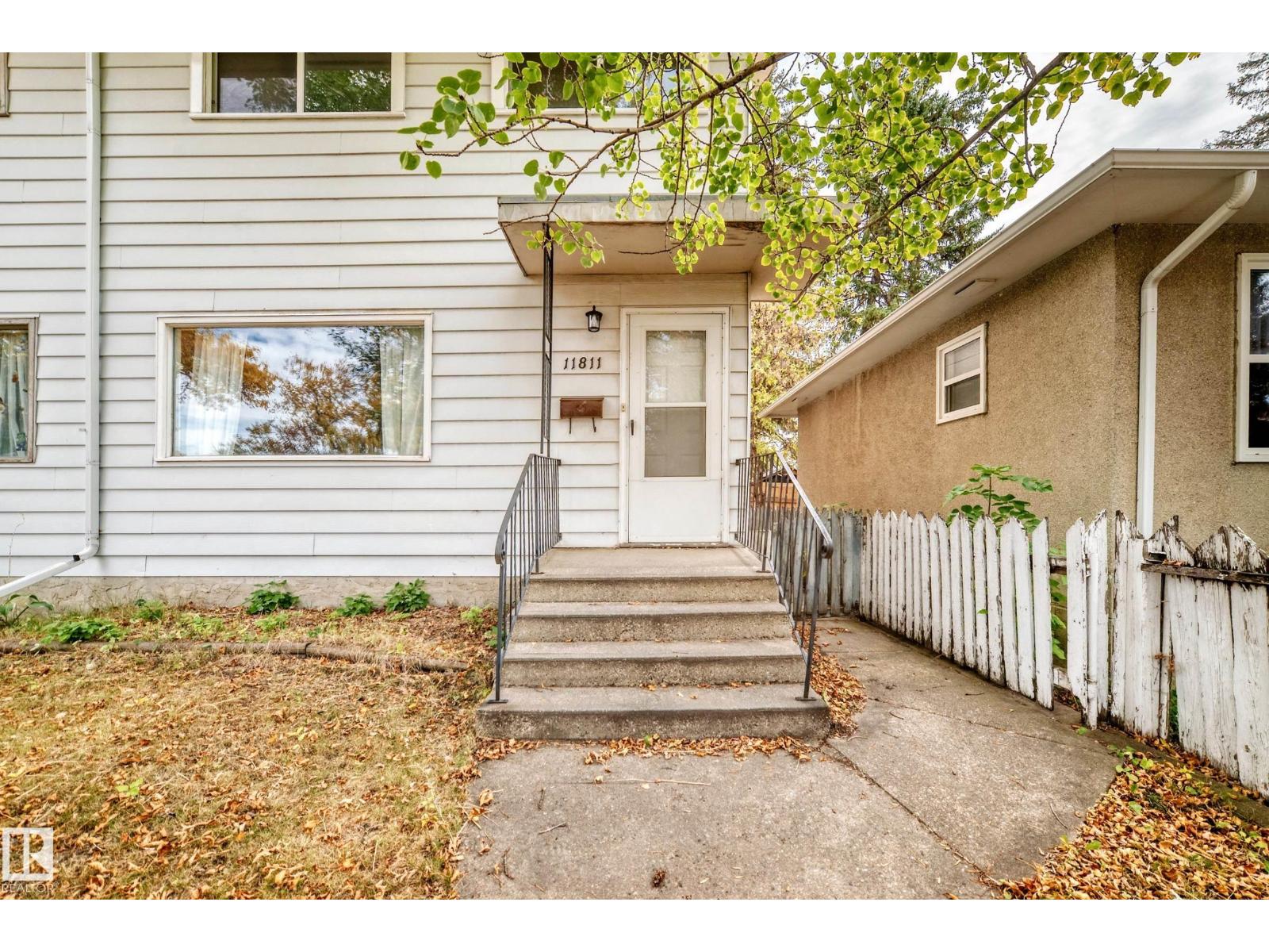 11811 44 ST NW