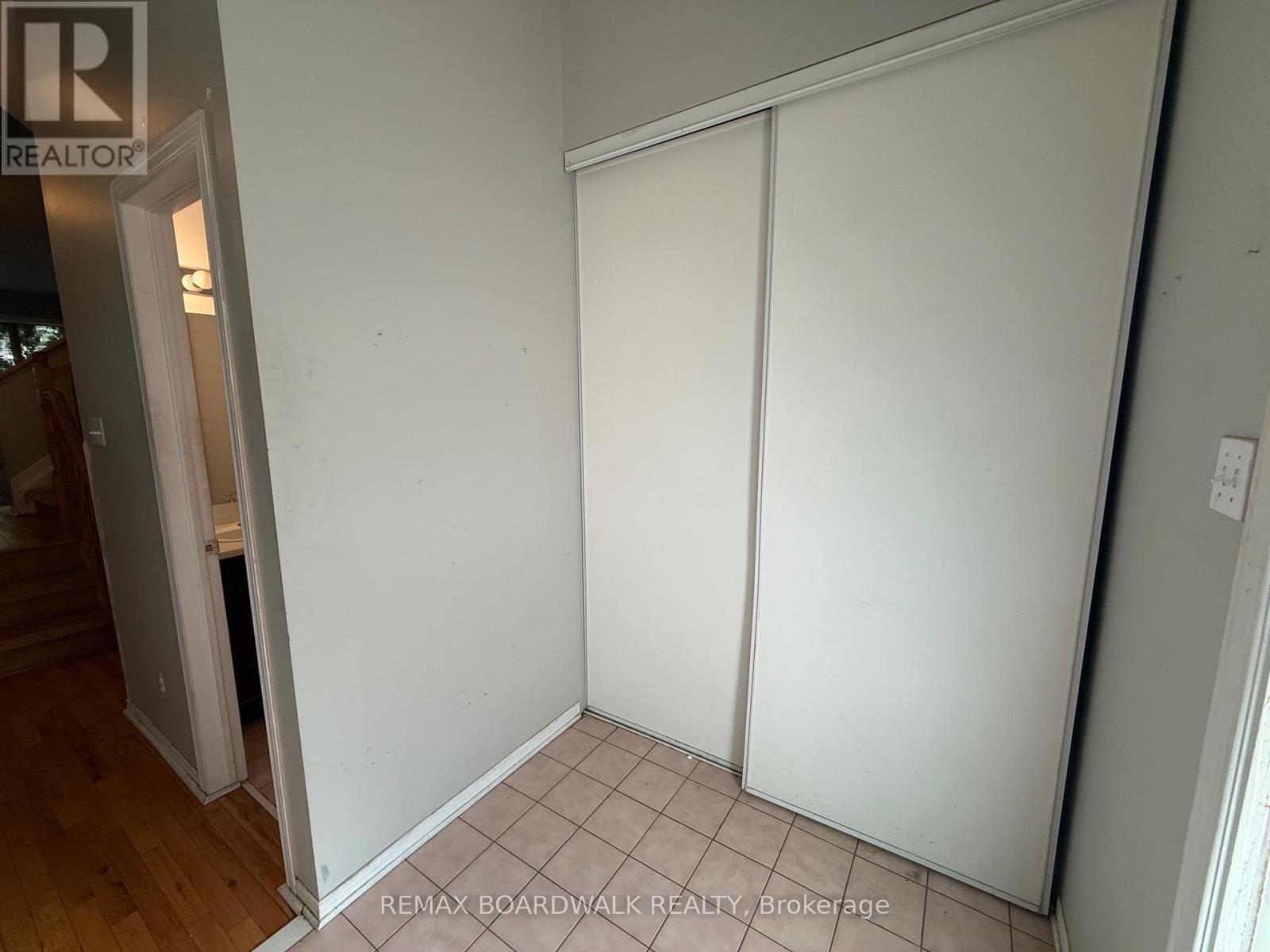 11 MEADOWBREEZE DRIVE