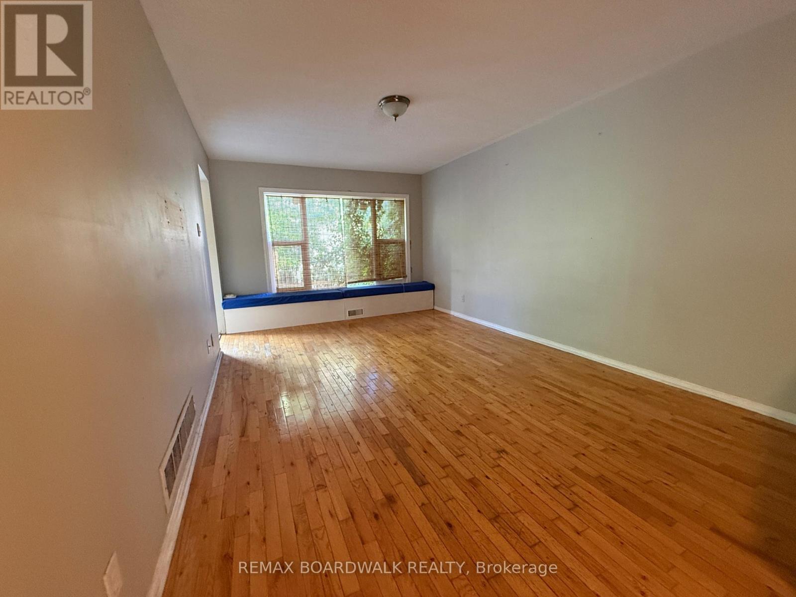 11 MEADOWBREEZE DRIVE