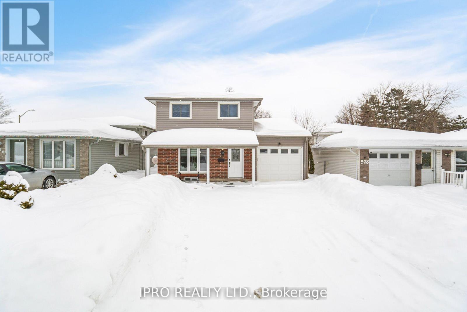 512 PINETREE CRESCENT