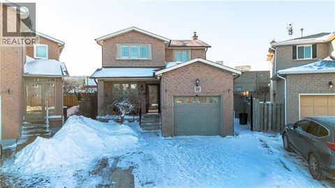39 REGIS Court Stoney Creek ON L8E4M8
