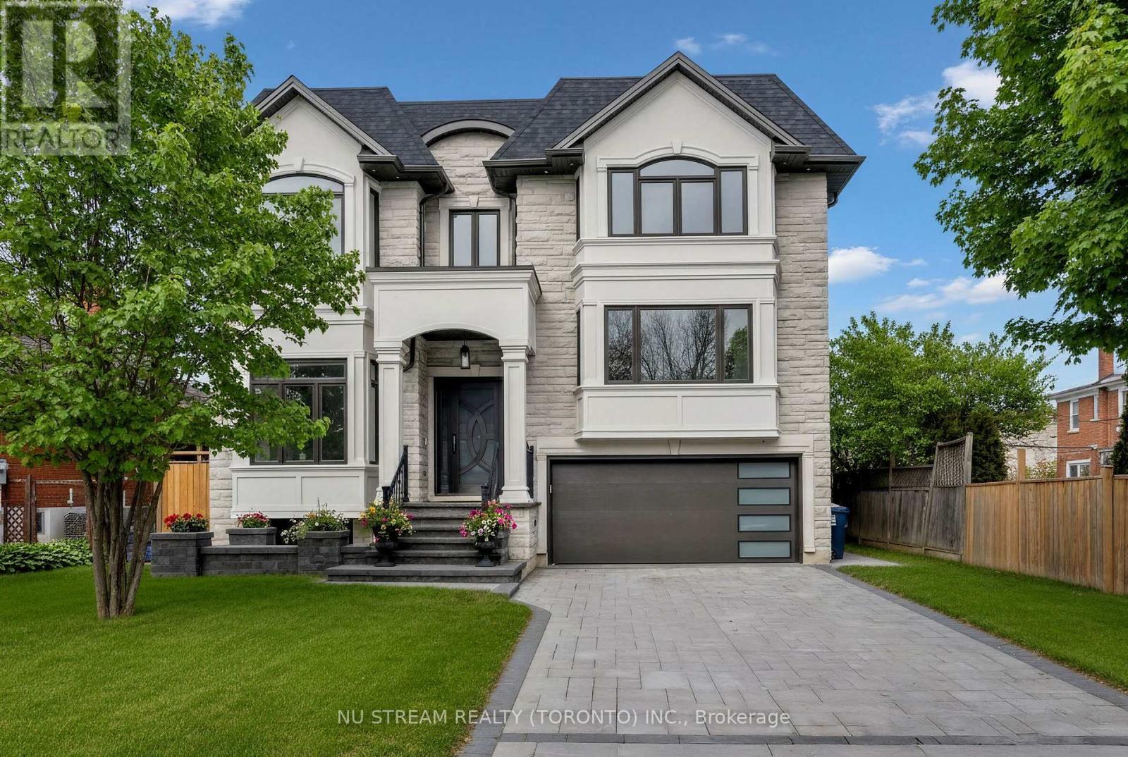Photo 1 of 38 — 108 ABITIBI AVENUE, Toronto (Newtonbrook East), ON M2M2V6