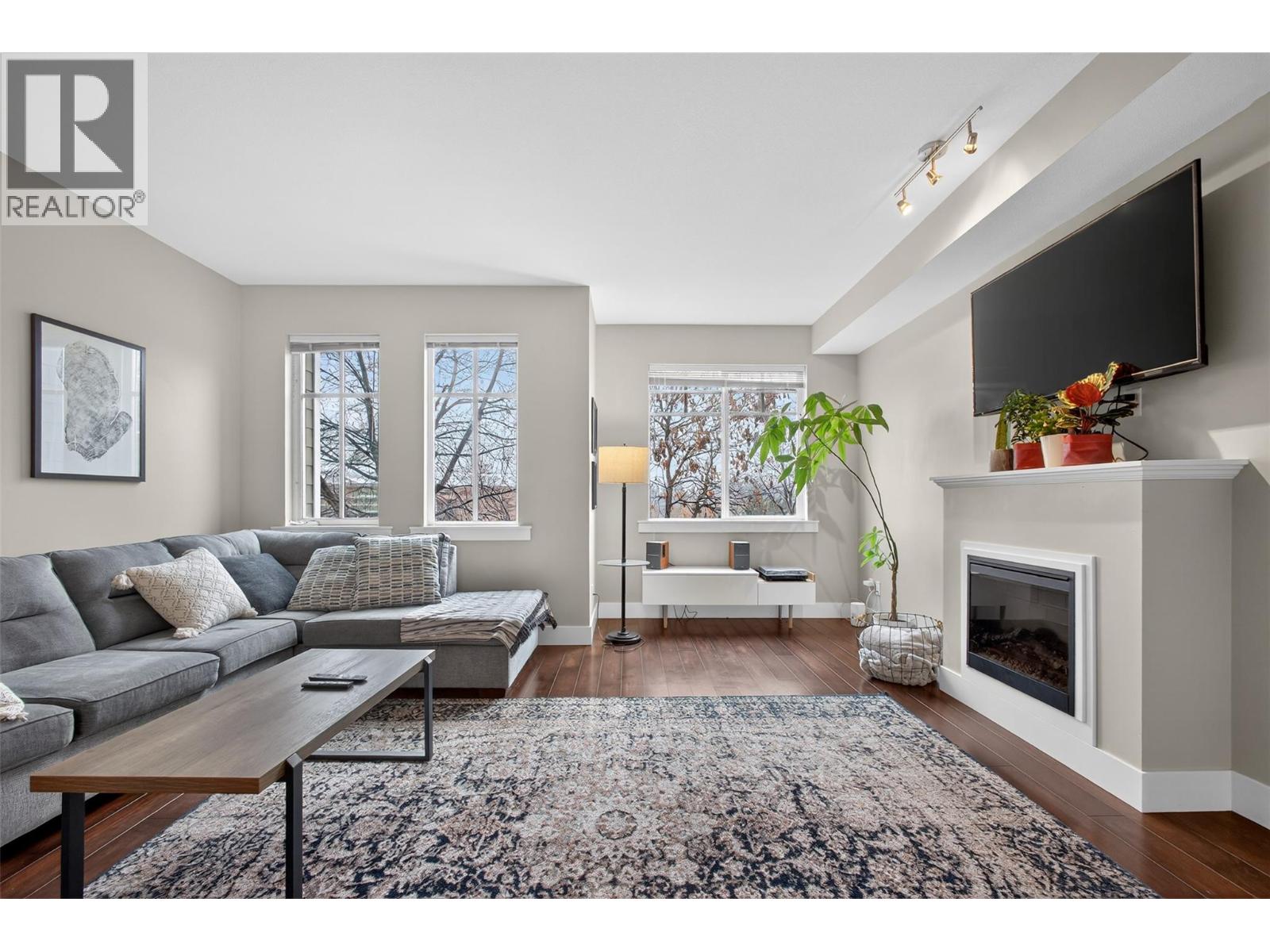 433 McCarren Avenue Unit# 9