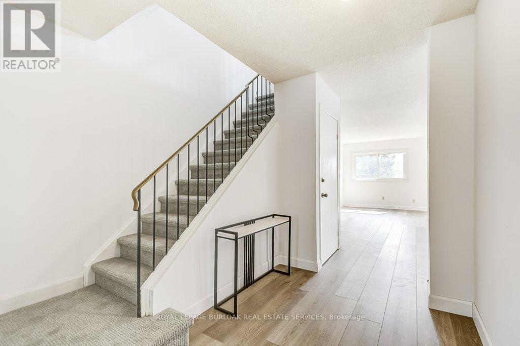 581 COLLEGE AVENUE W