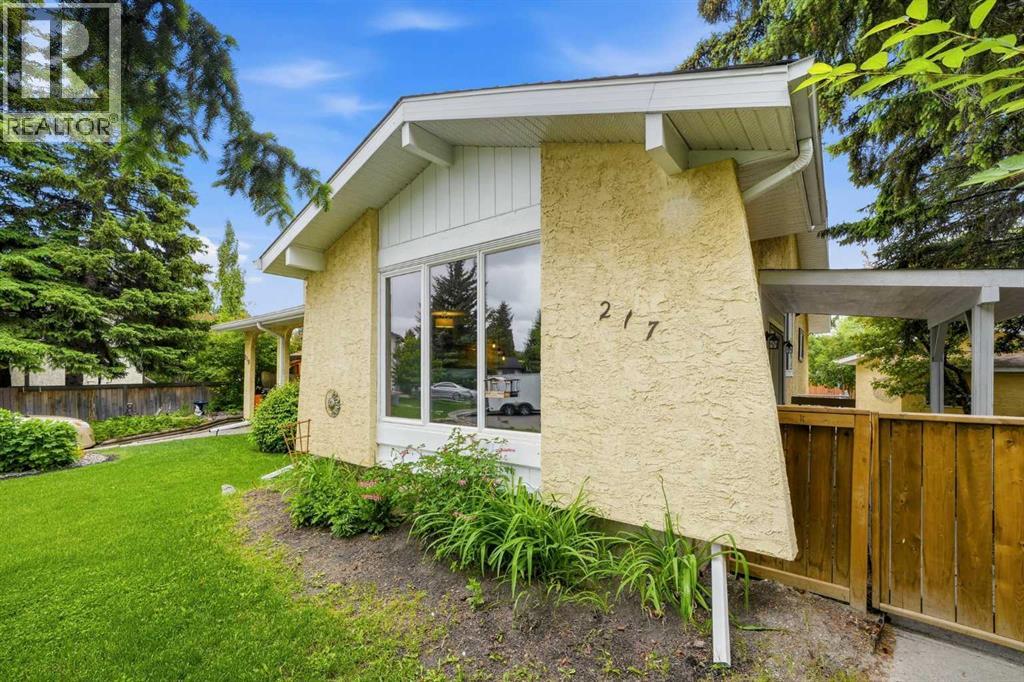 217 Woodvale Bay SW