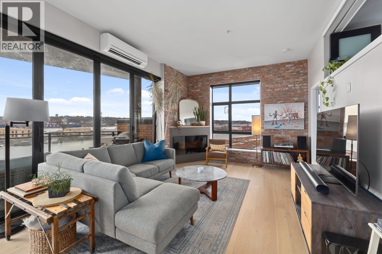 414 220 SALTER STREET