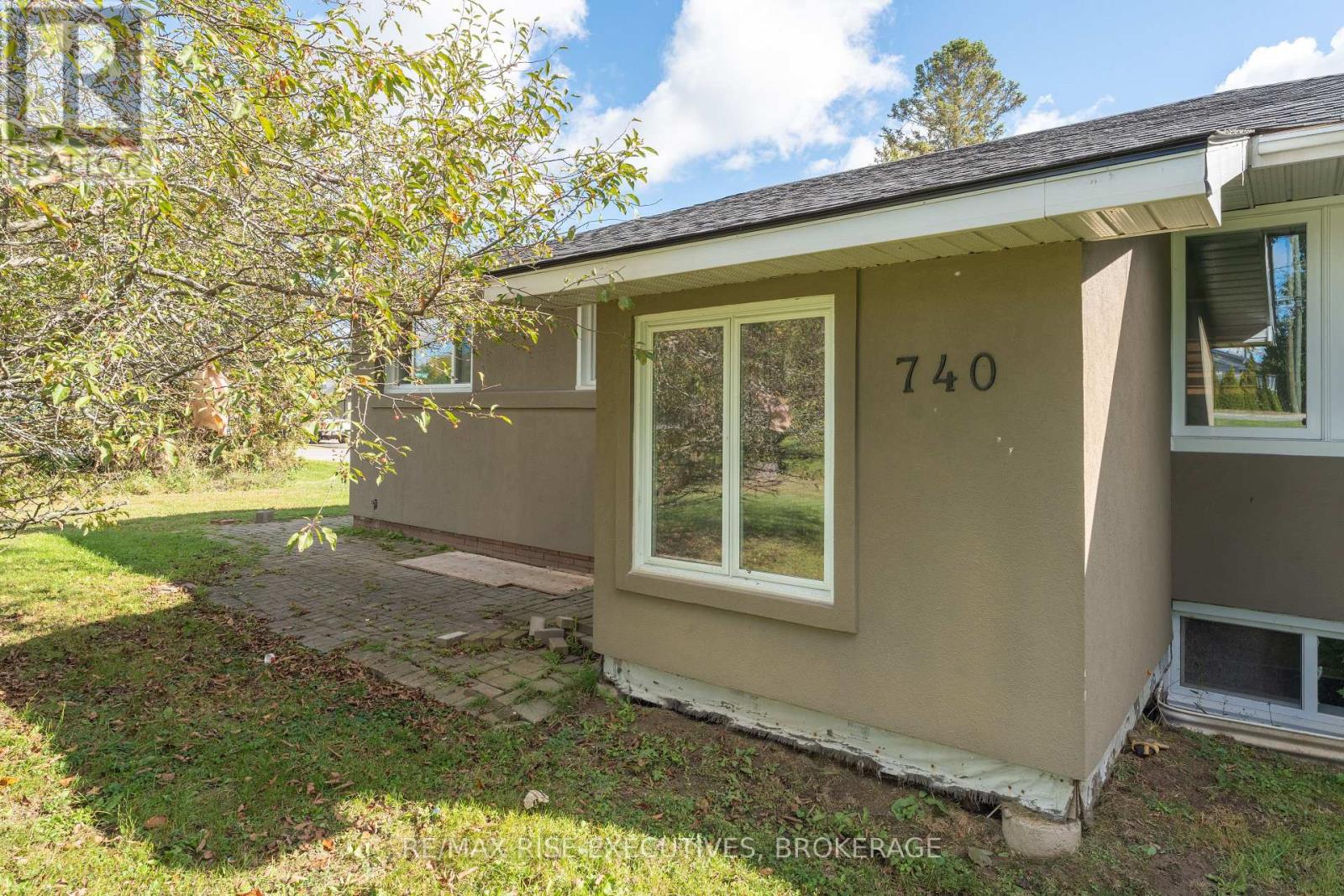 1 - 740 COLLINS BAY ROAD