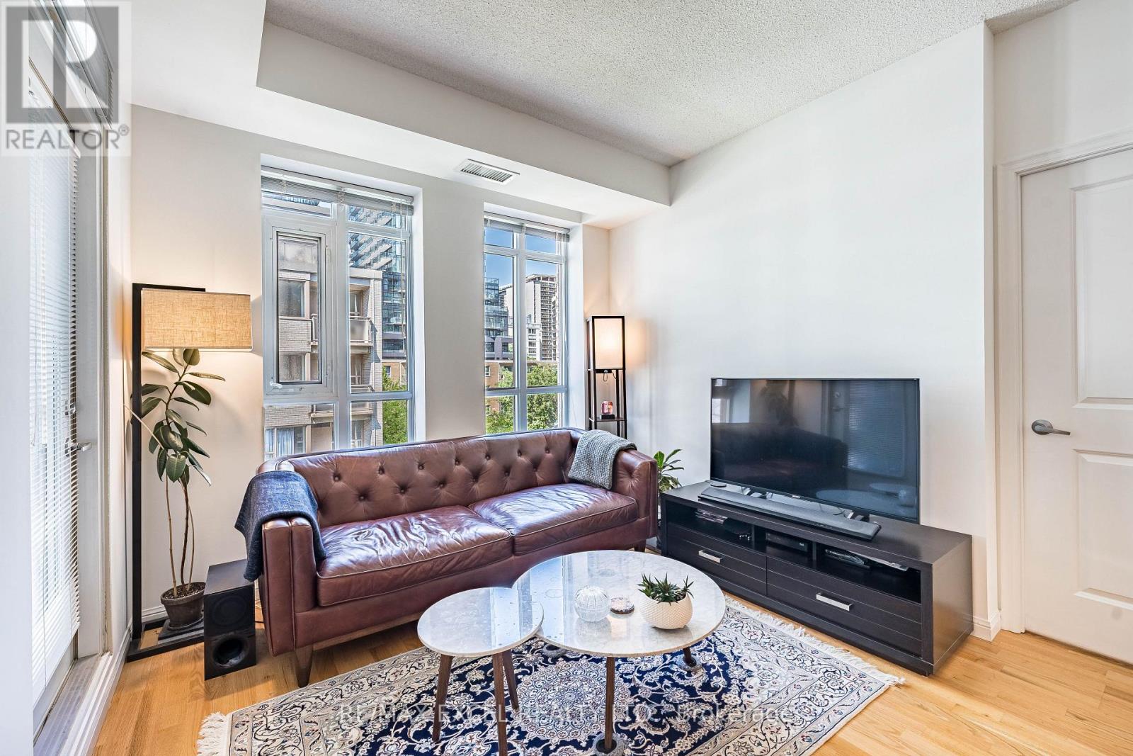 426 - 900 MOUNT PLEASANT ROAD