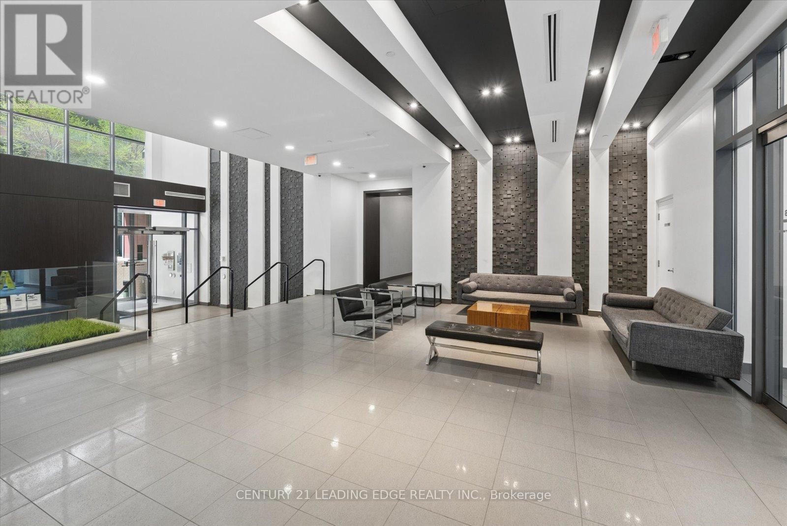 2111 - 20 BRUYERES MEWS