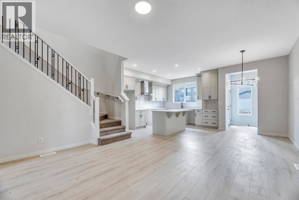 292 Marmot Grove NW