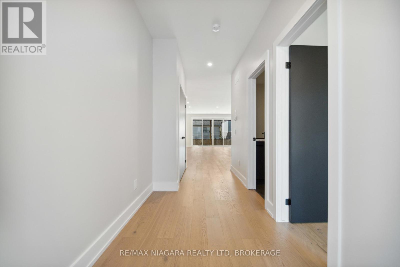 2 - 300 RICHMOND STREET