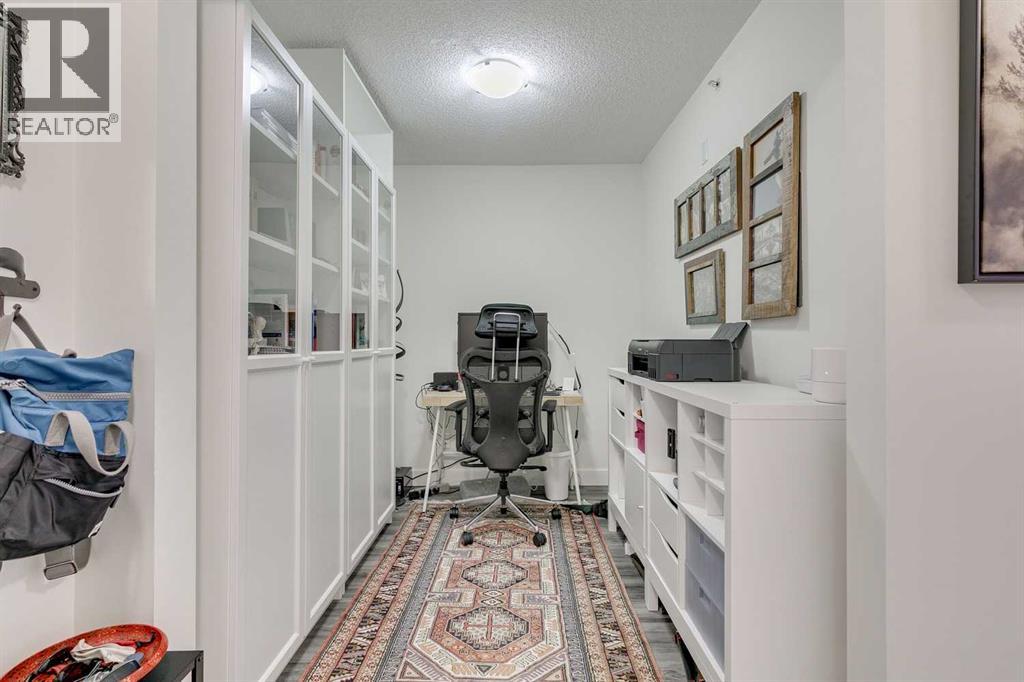 438, 35 Richard Court SW