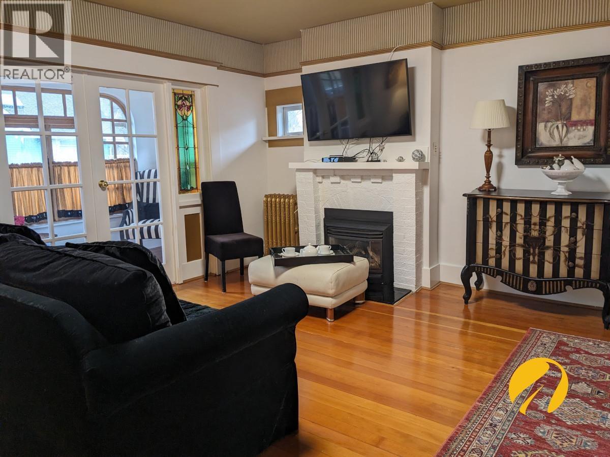 [125-04] 1631 DUNBAR STREET