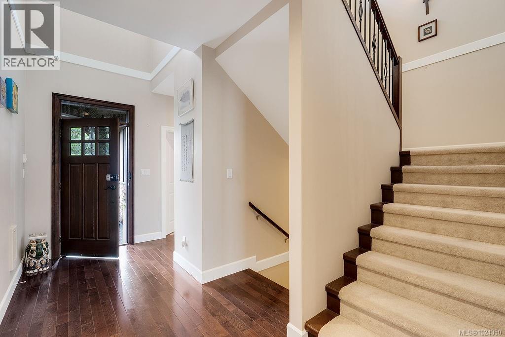 110 1177 Deerview Pl