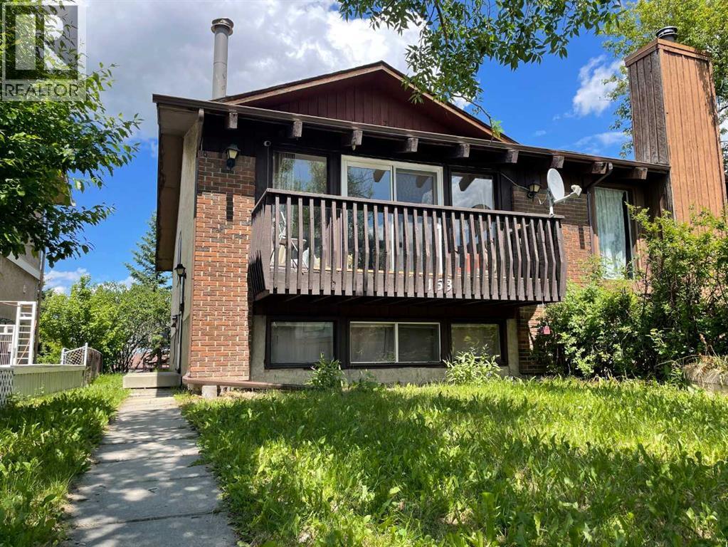 Photo 1 of 21 — 153 Bergen Crescent NW, Calgary, AB T3K1J2