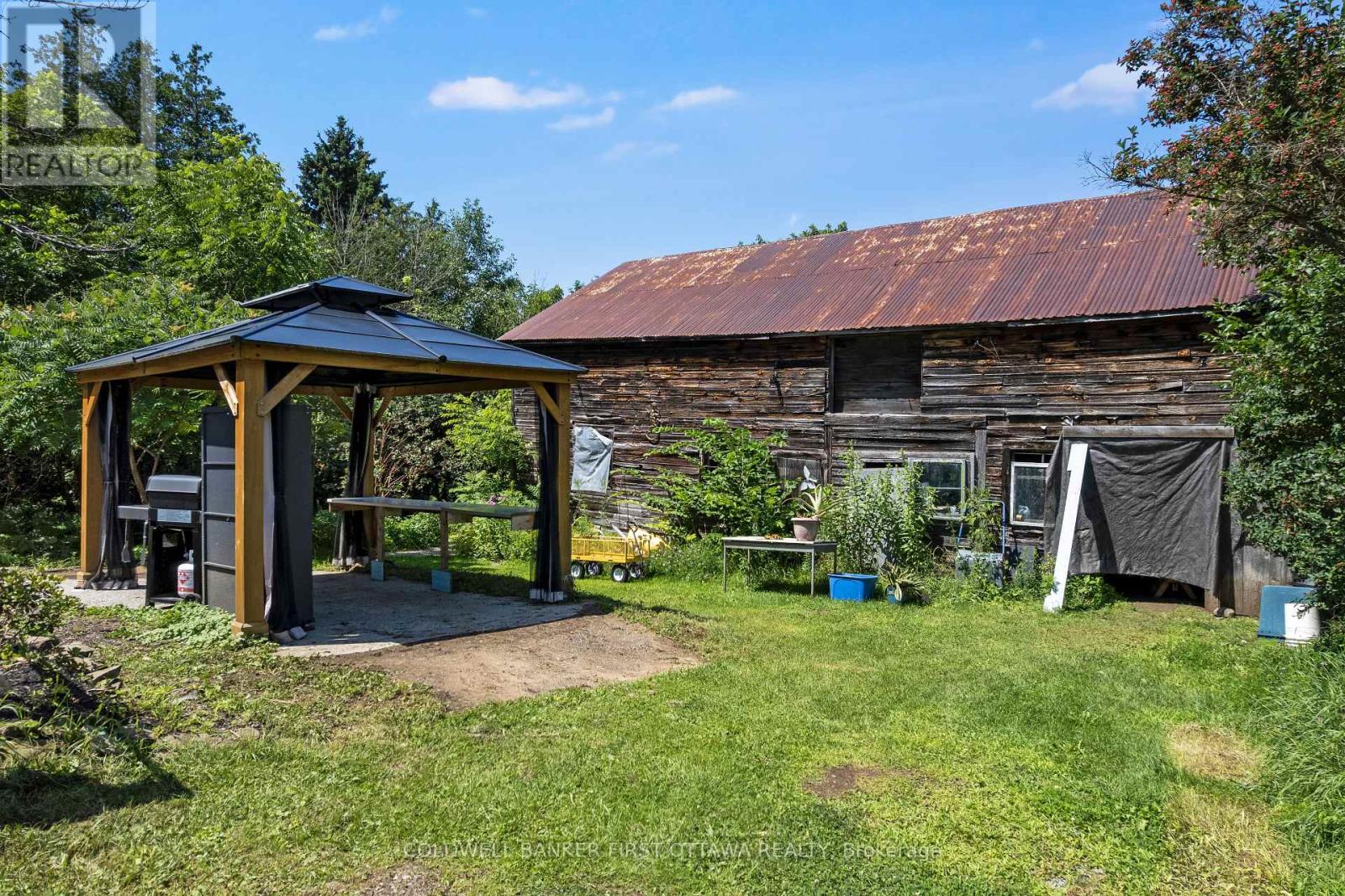 1104 COUNTY ROAD 16 ROAD