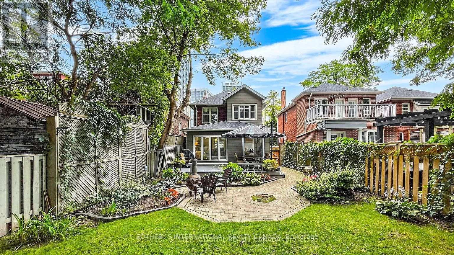 182 DUPLEX AVENUE