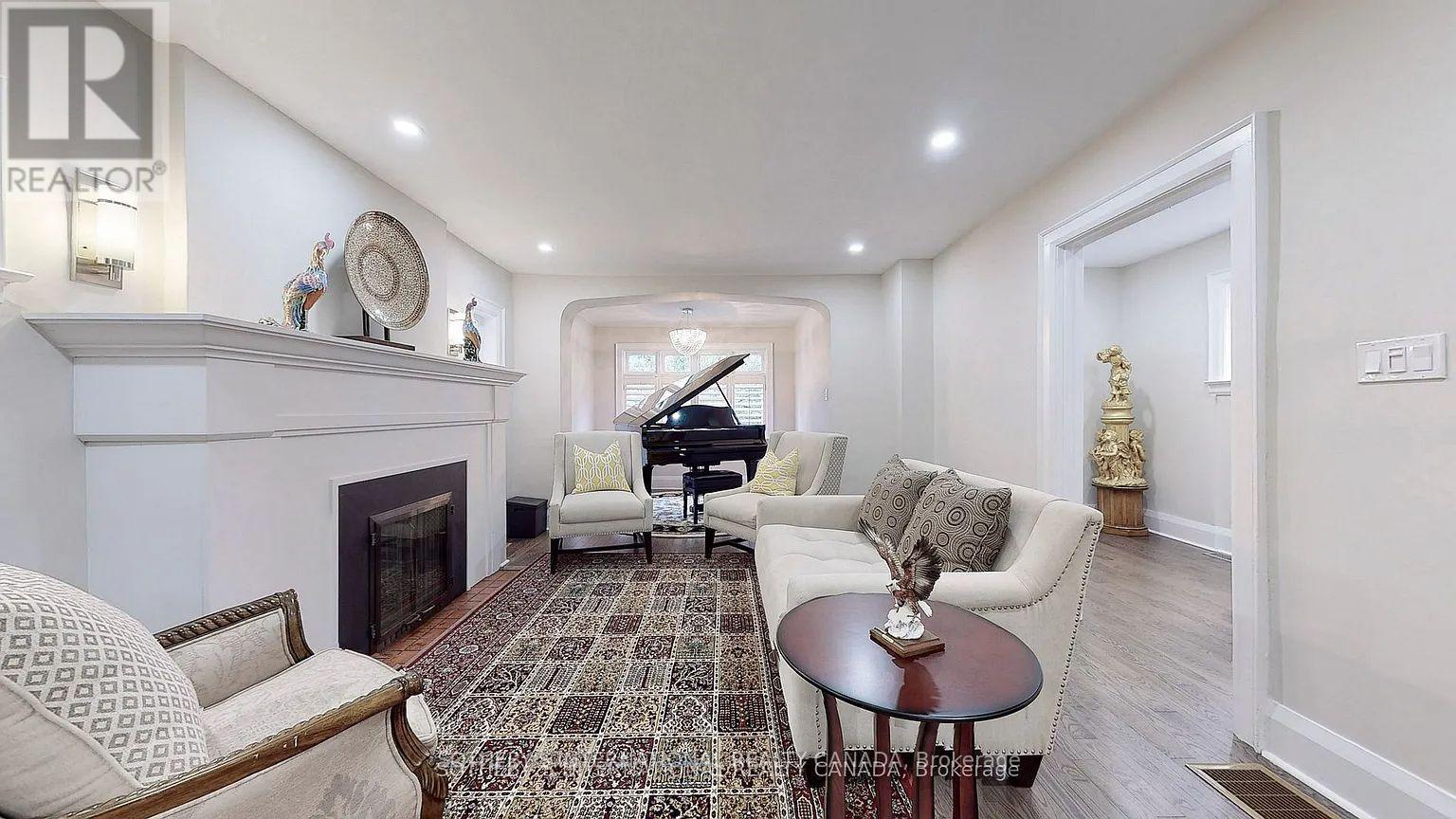 182 DUPLEX AVENUE
