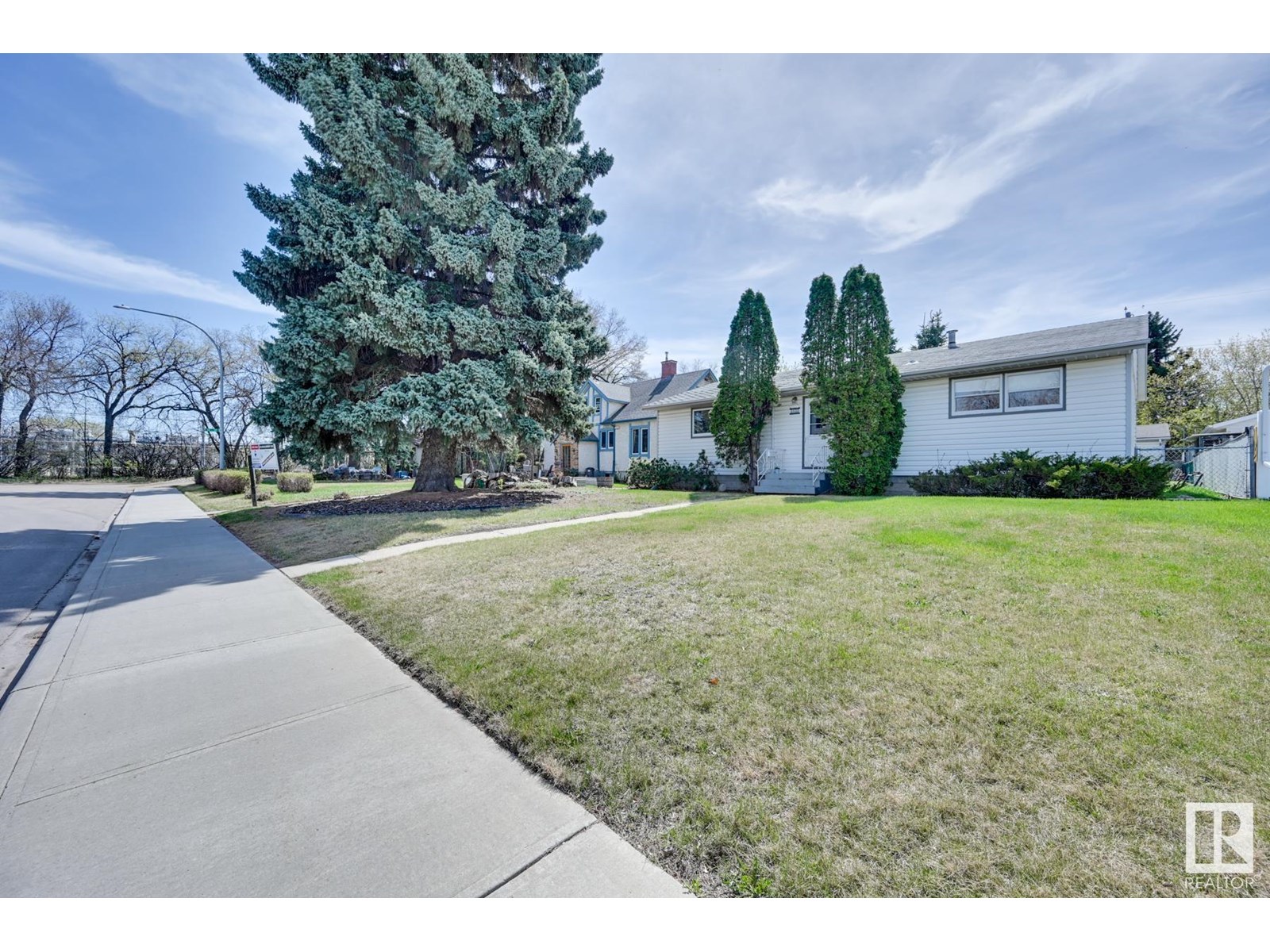 5211 101A AV NW