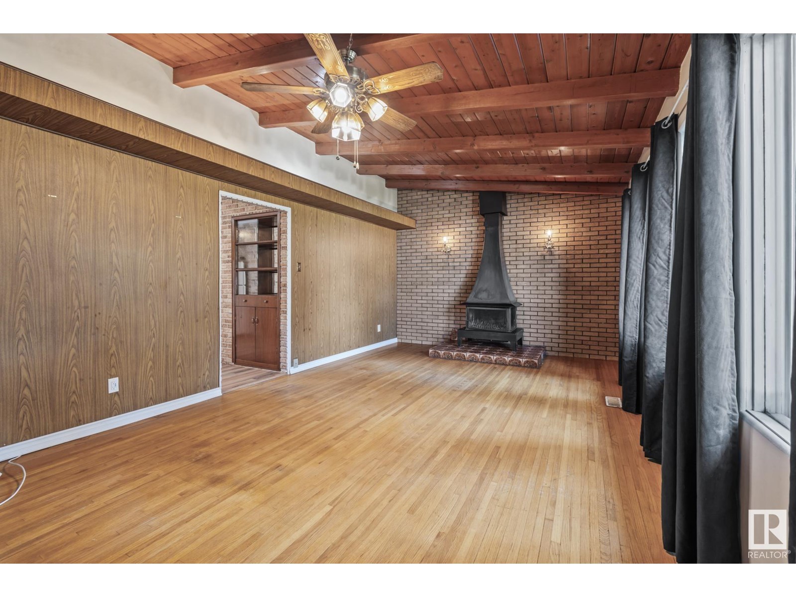 5211 101A AV NW