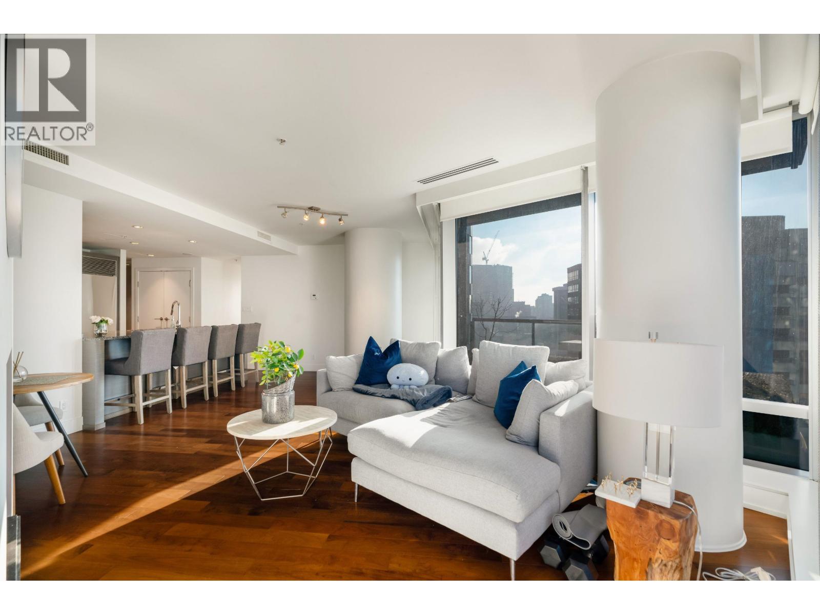 1808 1111 ALBERNI STREET