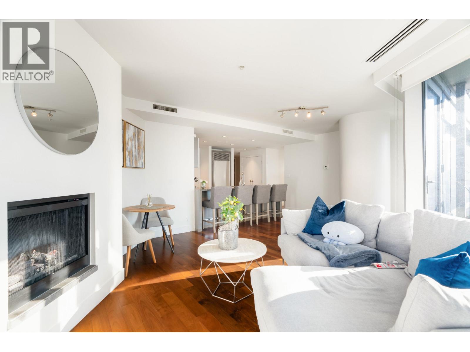 1808 1111 ALBERNI STREET