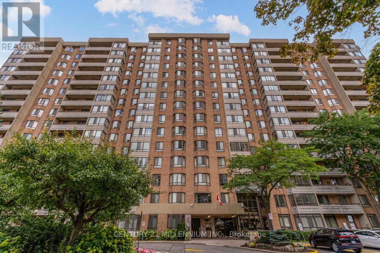Photo 1 of 48 — 604 - 5 LISA STREET Unit 604, Brampton (Queen Street Corridor), ON L6T4T4