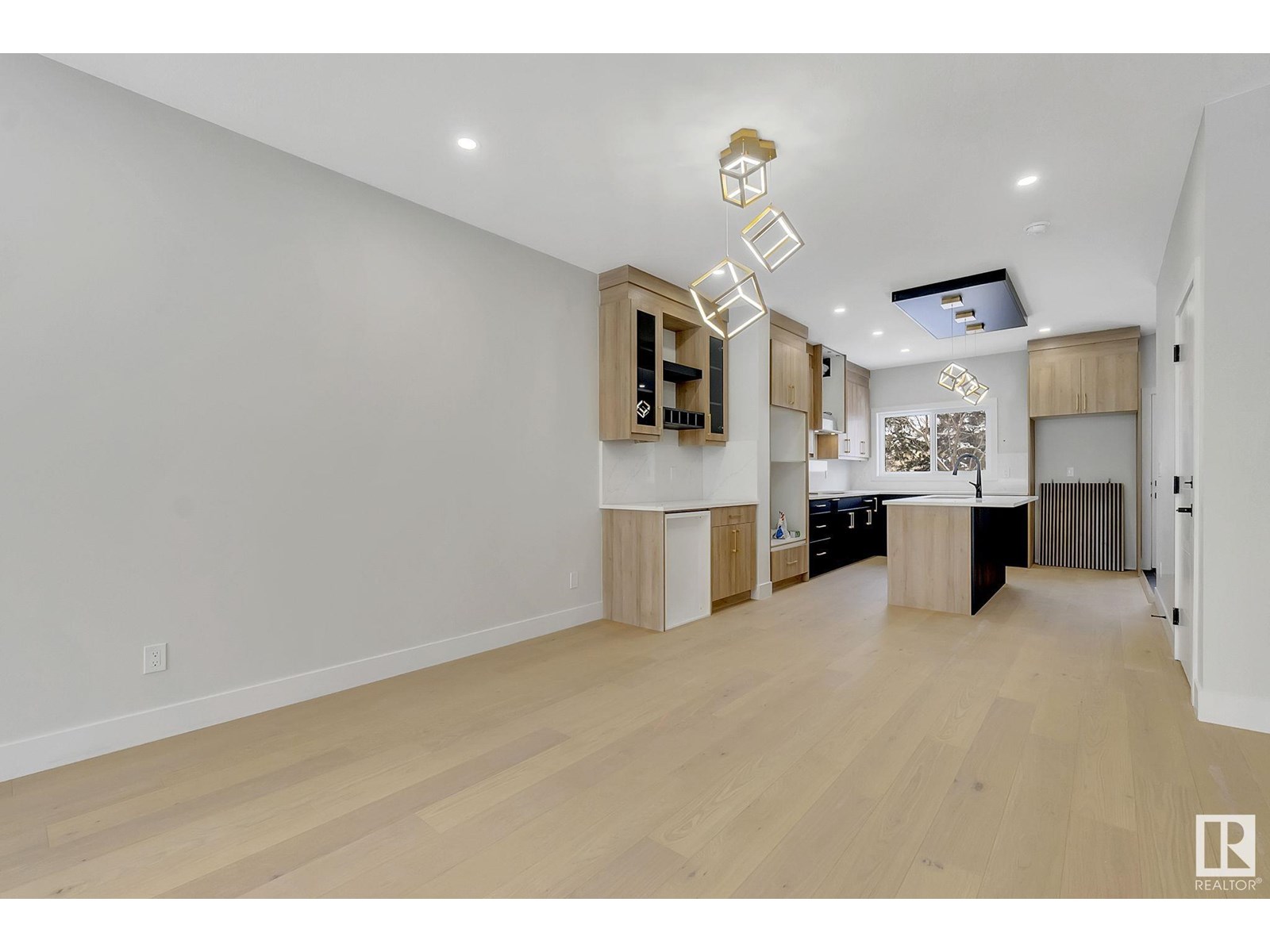 11130 72 AV NW