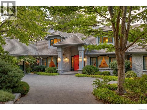 3445 Beach Dr Oak Bay BC V8R6M6