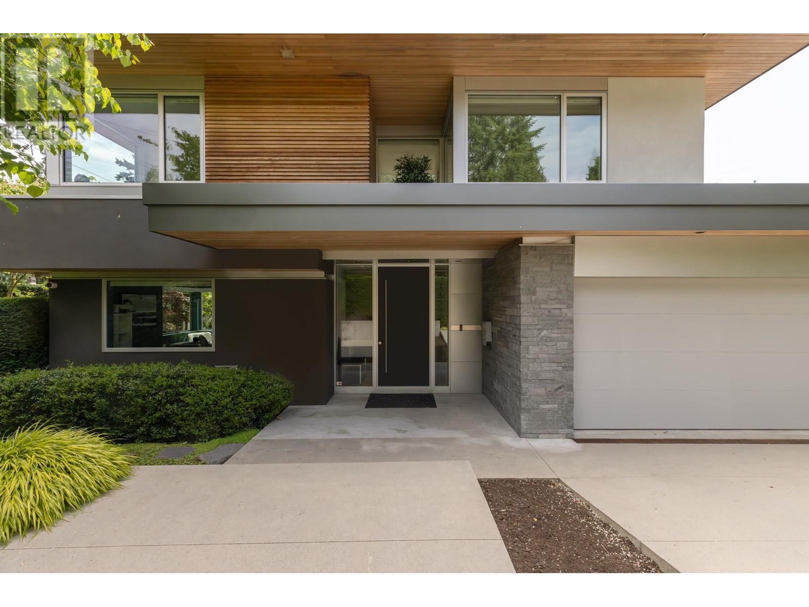 903 LEOVISTA AVENUE