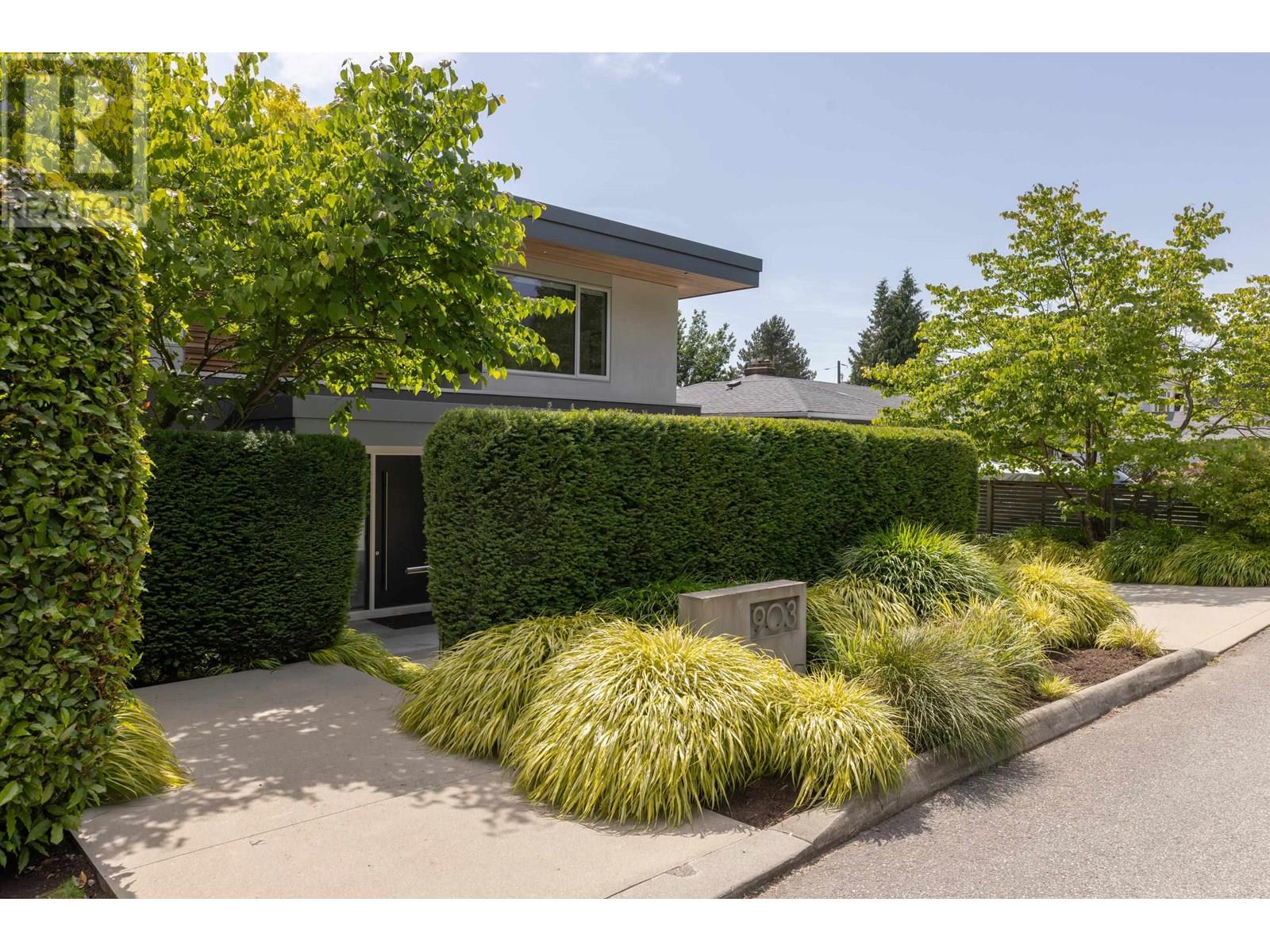903 LEOVISTA AVENUE