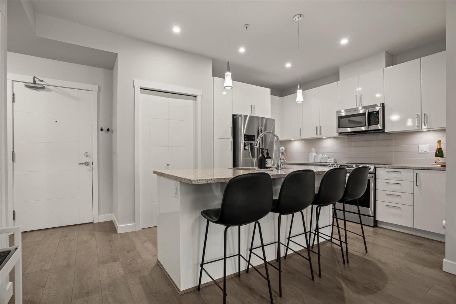 309 45562 AIRPORT ROAD|Chilliwack Proper South