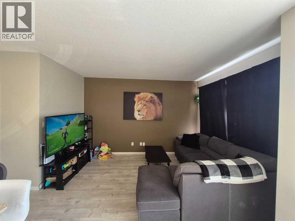 5, 438 Highlands Boulevard W