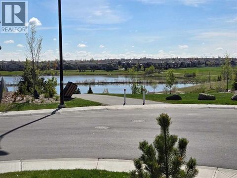 1260 Chinook Gate Bay SW Airdrie AB T4B5J2