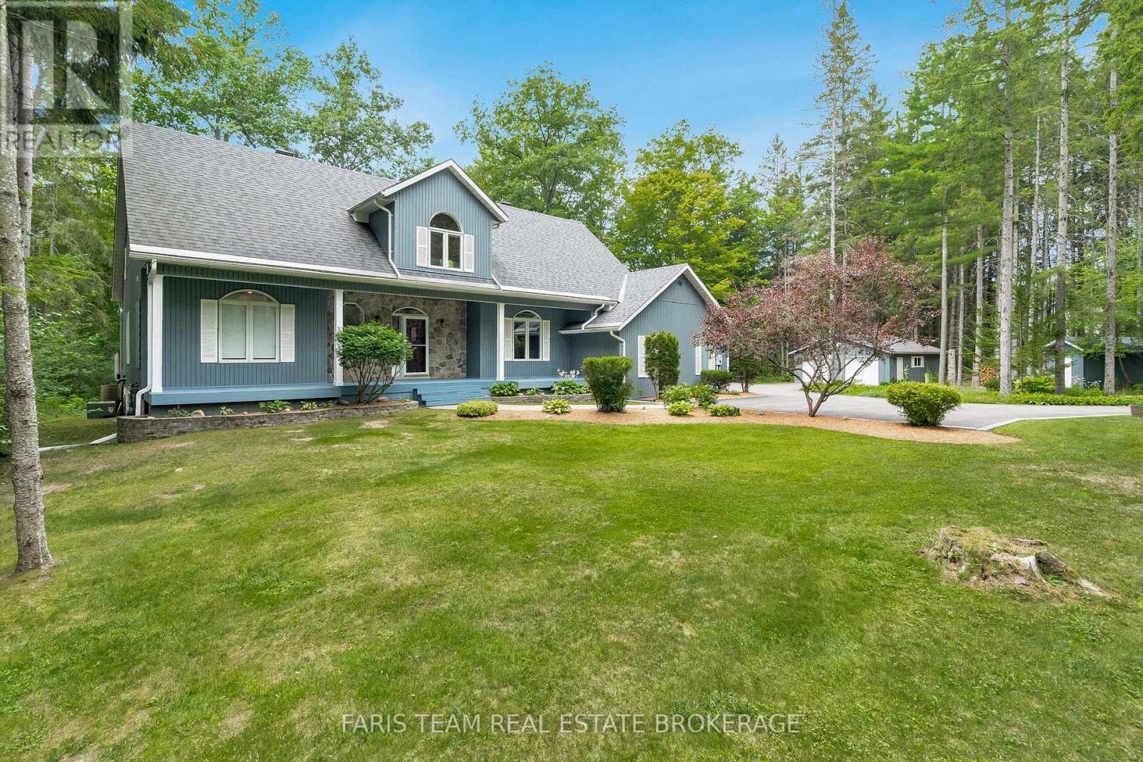 33 KINGFISHER CRESCENT