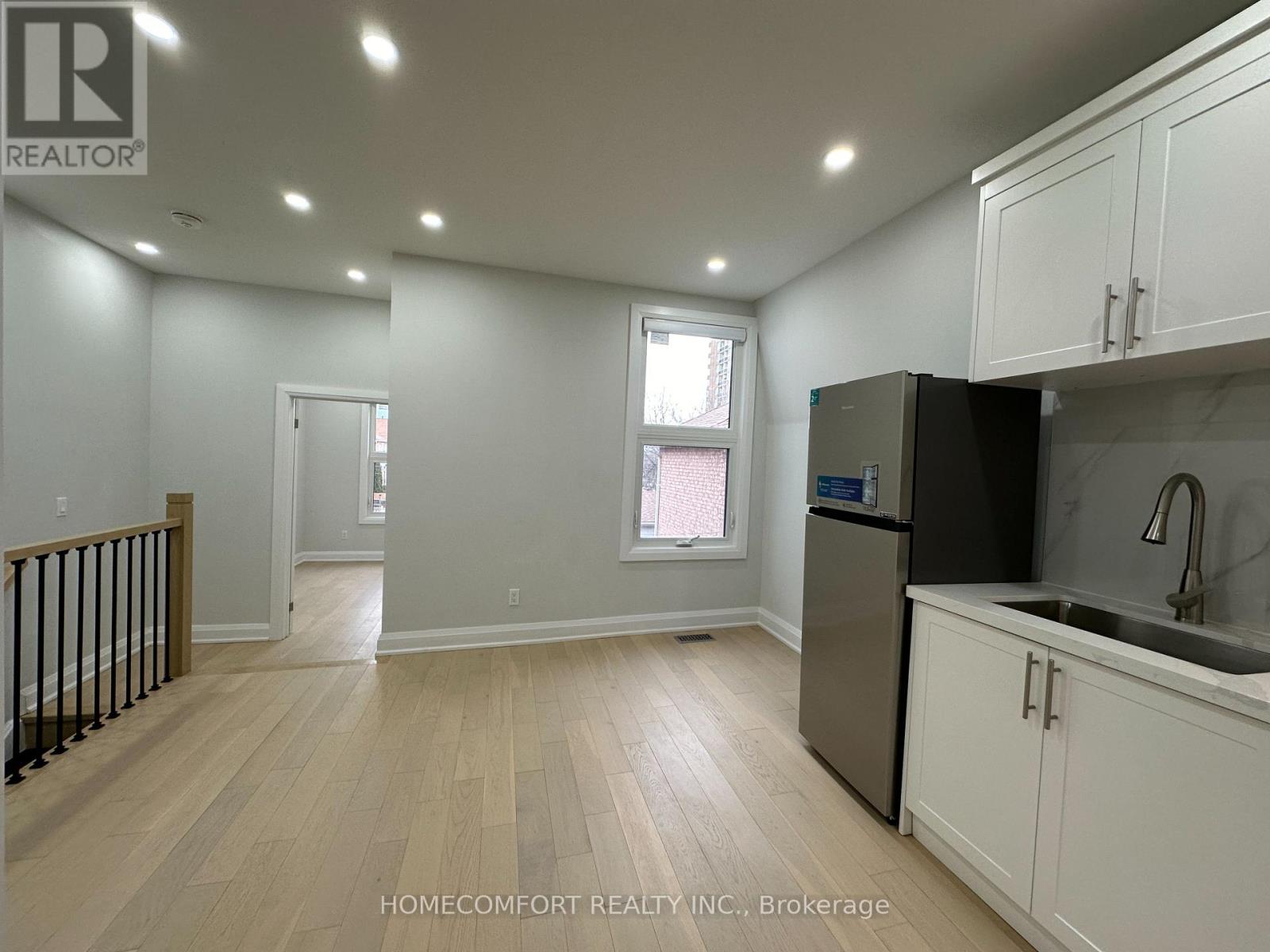 UPPER - 211 OSLER STREET