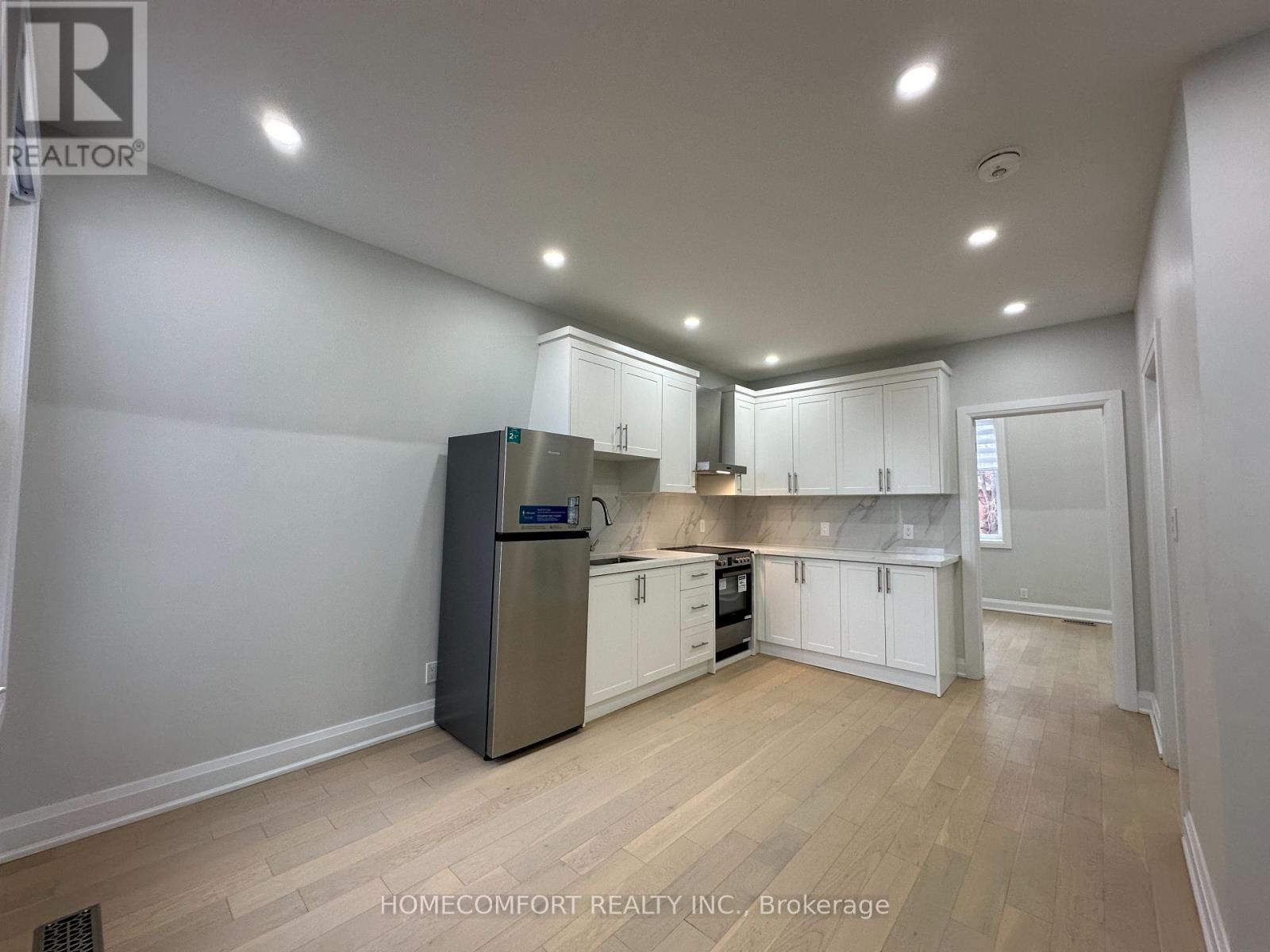 UPPER - 211 OSLER STREET