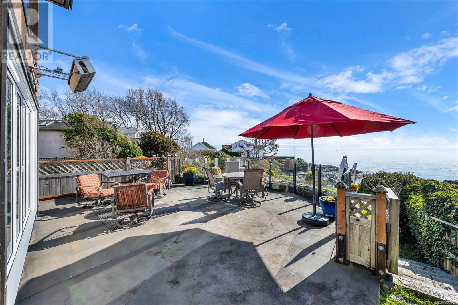 1611 Hollywood Cres